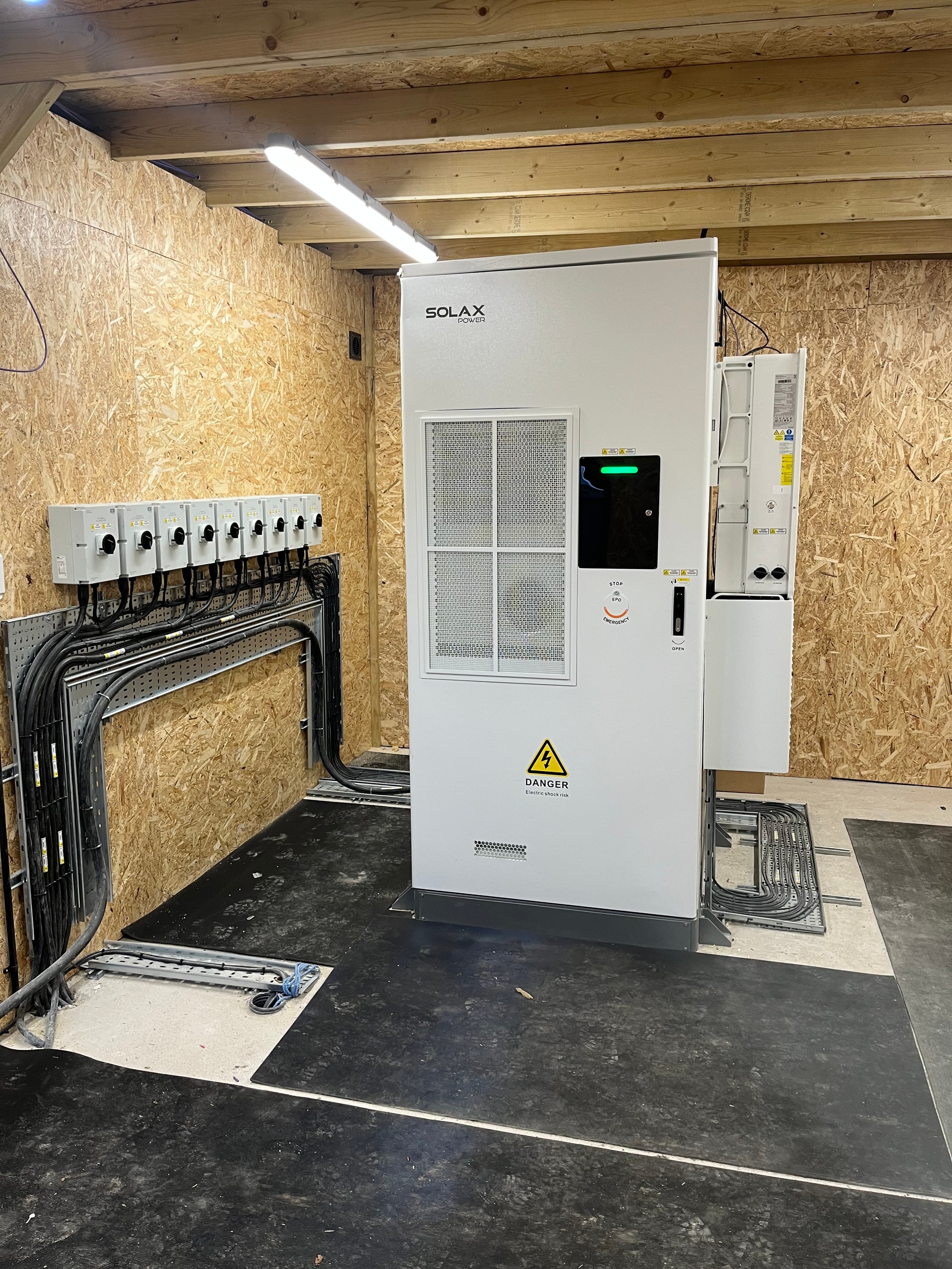 Commercial battery energy storage system